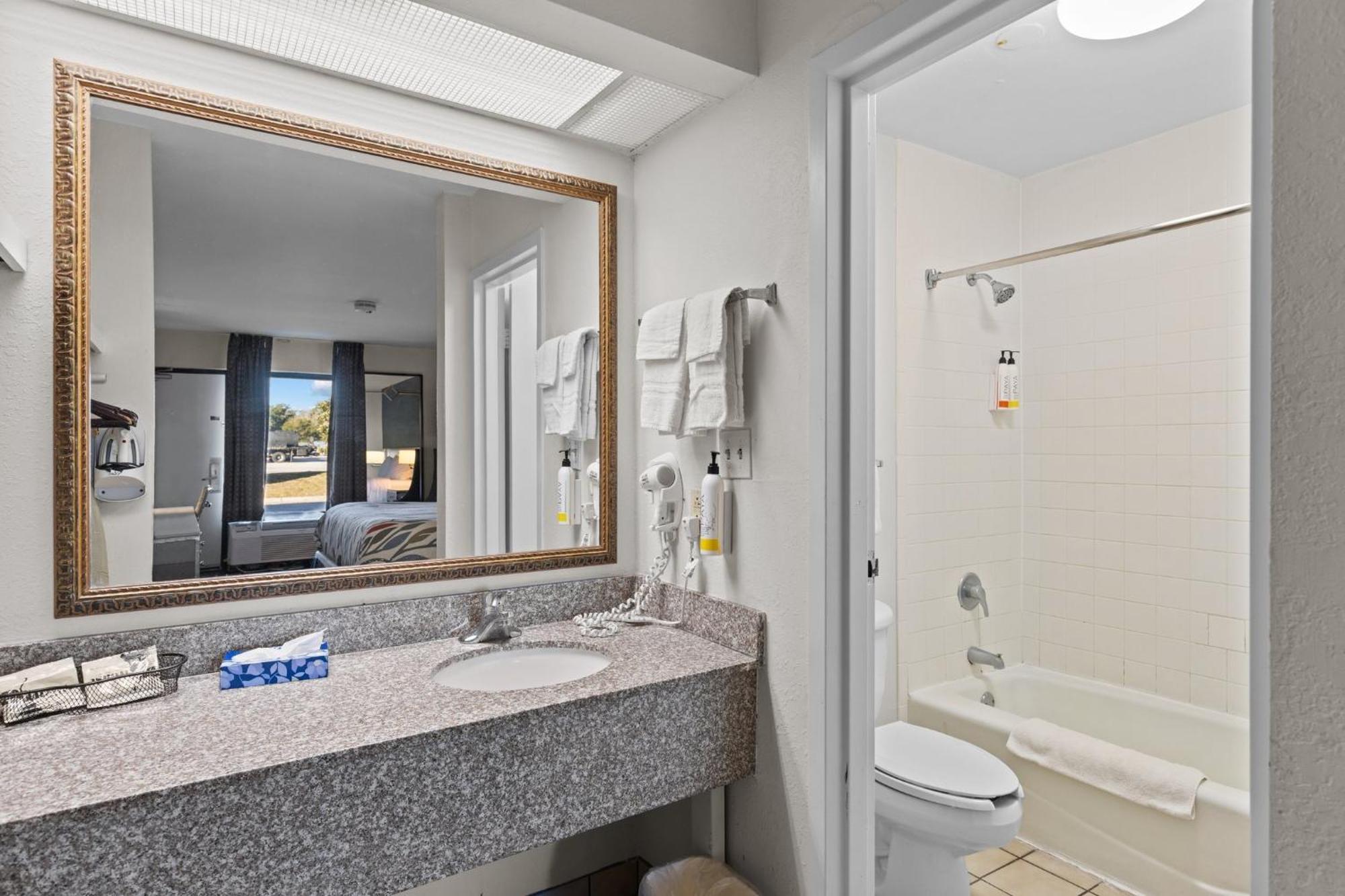 Garnet Inn & Suites, Morehead City Near Atlantic Beach Ngoại thất bức ảnh